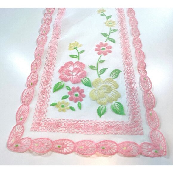 Vintage 1950s table runner, pink scalloped flocked fabric, MCM table decor - Picture 3 of 10